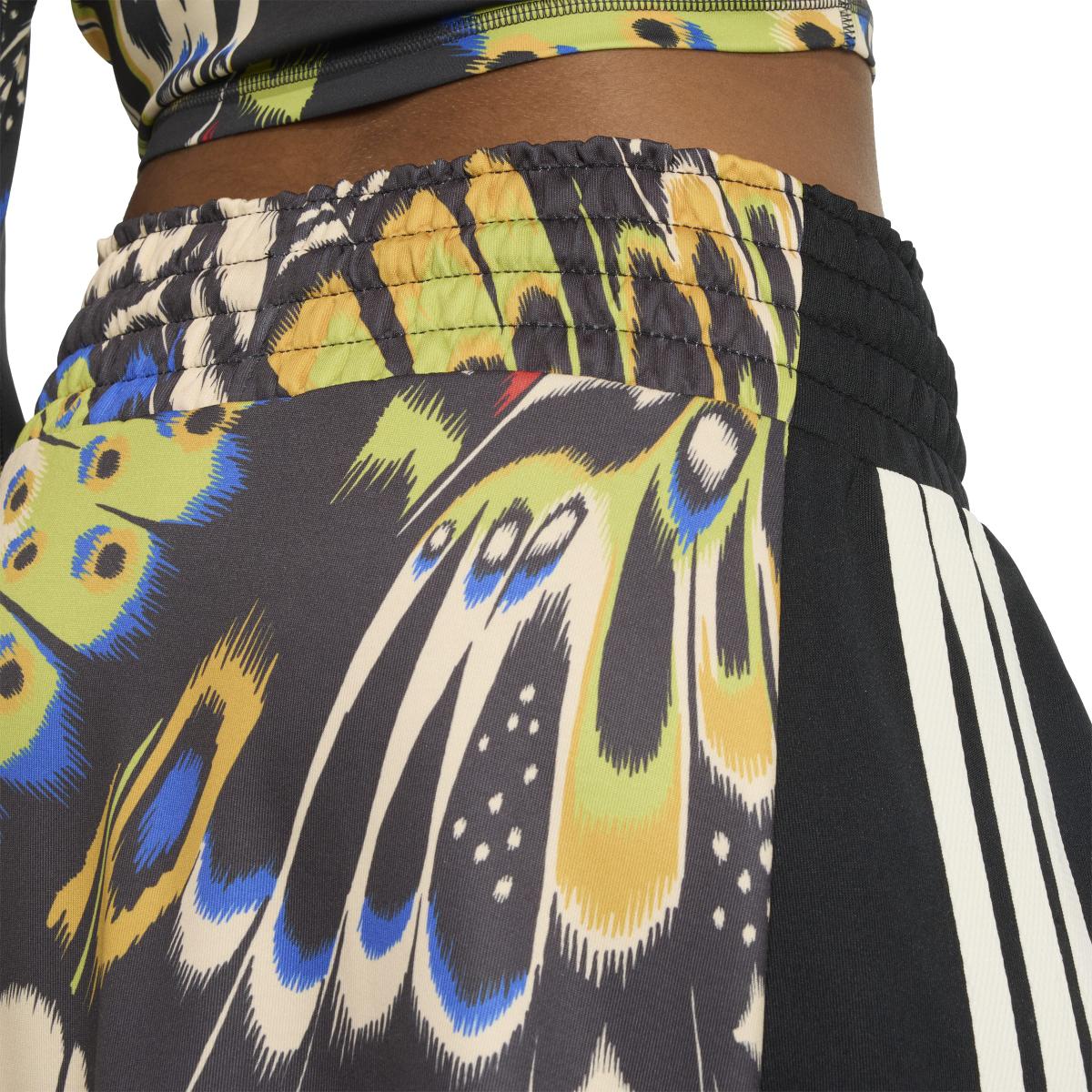 product/2/0/2025_adidas_jl8620_6_apparel_on_model_detail_view_2_white.jpg