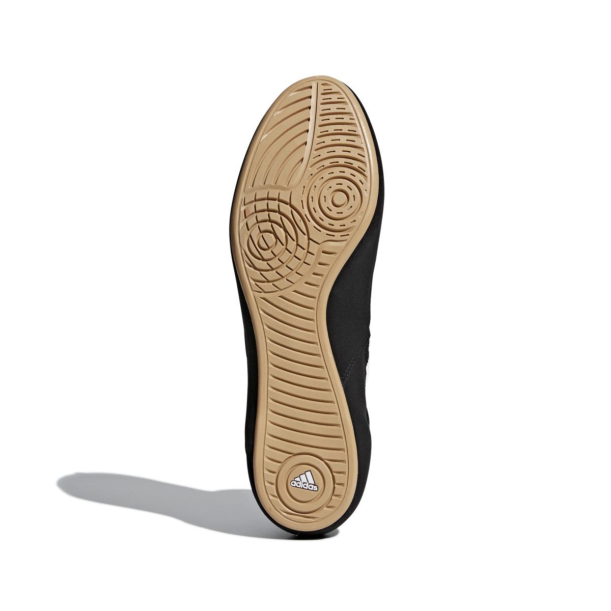 product/a/d/adidas_aq3325_4_footwear_photography_bottom_view_white-nw052424.jpg